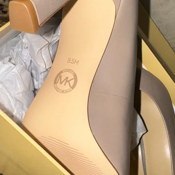 Michael Kors - Birch Amara leather pump - Sz9.5 - Picture 6 of 11